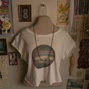 Brandy Melville Jupiter Planet Graphic T-Shirt Women's Small/Medium White Crop